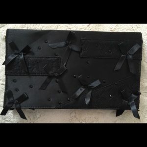 🎈Beautiful clutch with removable handle.